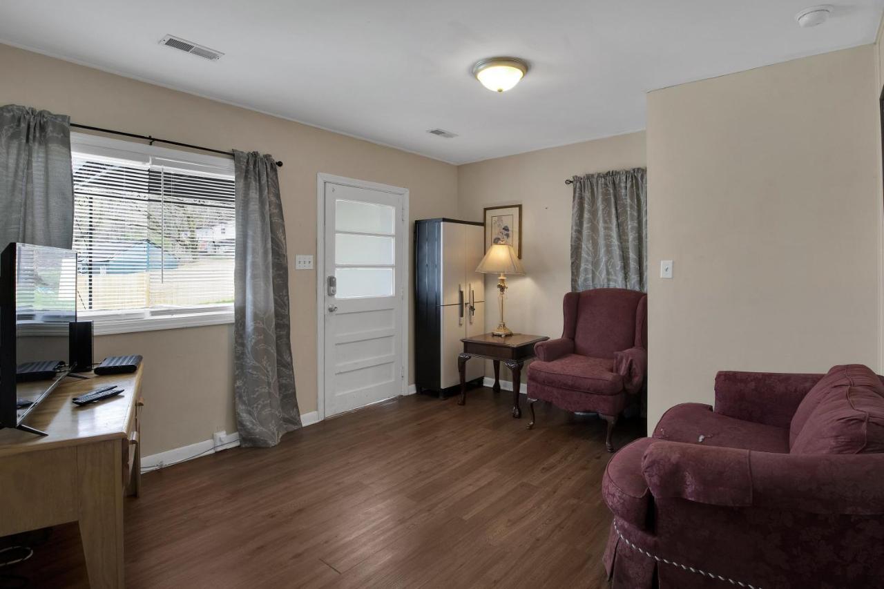 2-Bedroom Pet-Friendly Apartment In East نوكسفيل المظهر الخارجي الصورة