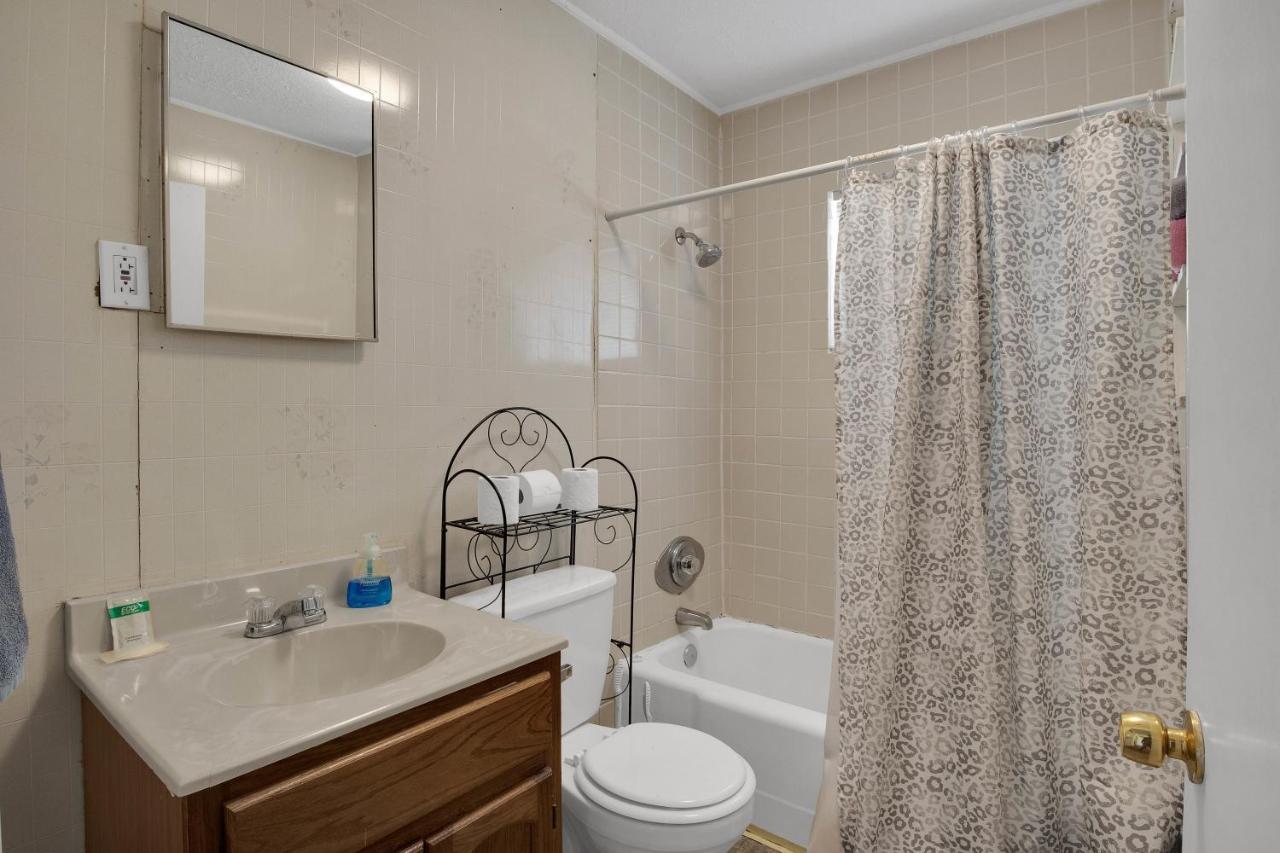 2-Bedroom Pet-Friendly Apartment In East نوكسفيل المظهر الخارجي الصورة