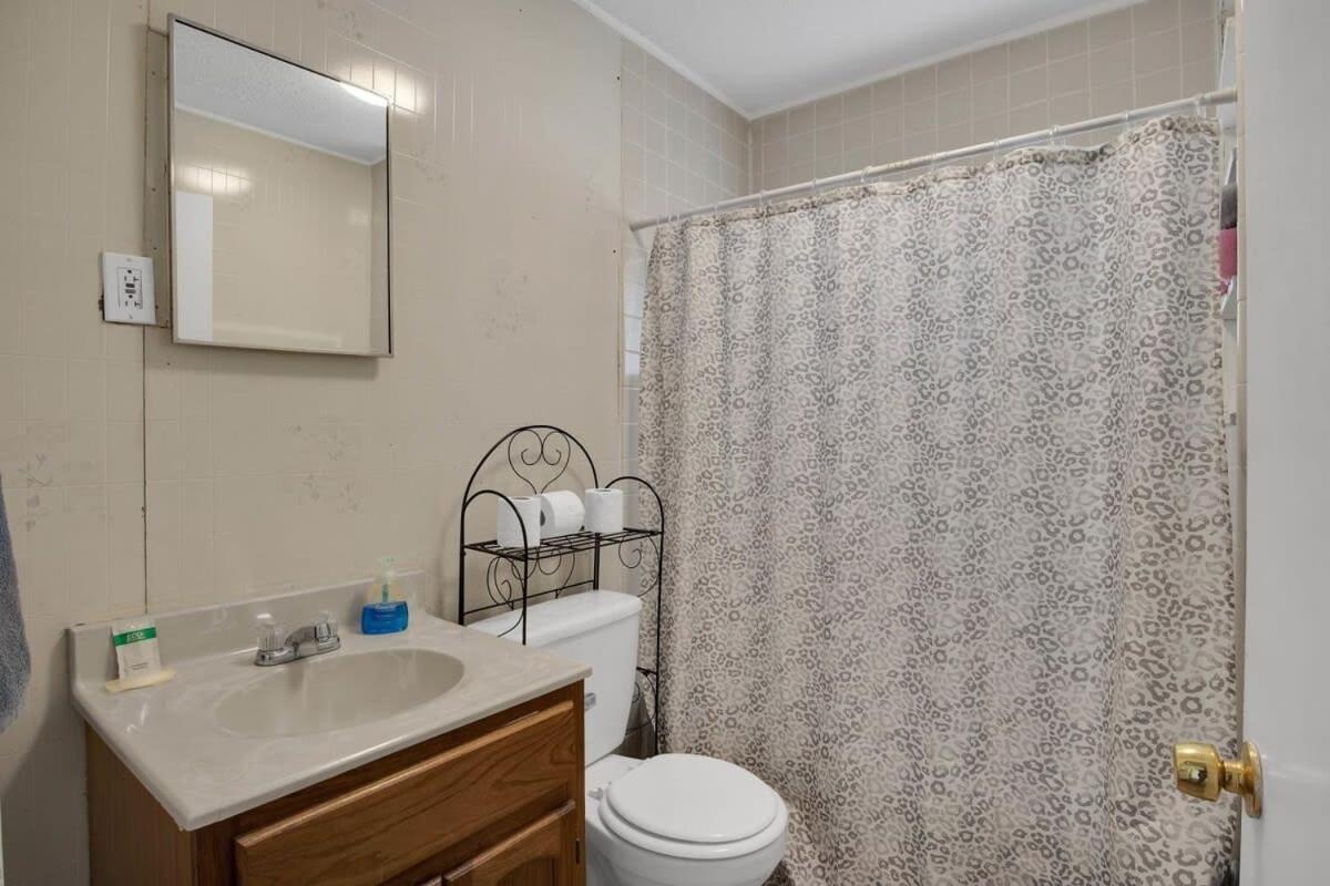2-Bedroom Pet-Friendly Apartment In East نوكسفيل المظهر الخارجي الصورة
