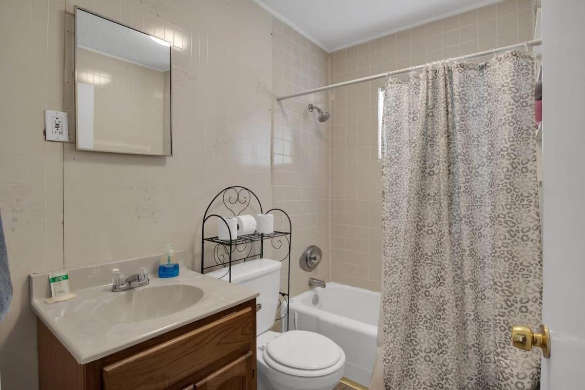 2-Bedroom Pet-Friendly Apartment In East نوكسفيل المظهر الخارجي الصورة