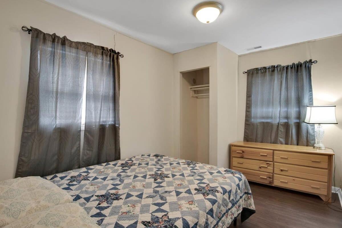 2-Bedroom Pet-Friendly Apartment In East نوكسفيل المظهر الخارجي الصورة